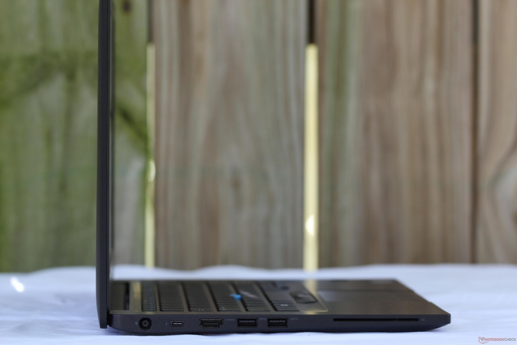 Dell Latitude E7490 - Core i5-8th Gen｜16GB RAM｜256GB SSD｜14.1" Touchscreen｜Windows 11 Pro｜Refurbished